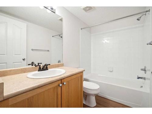 3207-4975 130 Avenue Se, Calgary, AB - Indoor Photo Showing Bathroom