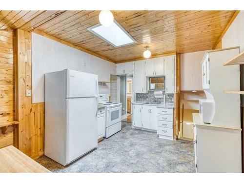 1816 27 Avenue Sw, Calgary, AB - Indoor Photo Showing Kitchen