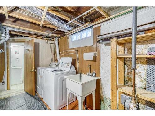 1816 27 Avenue Sw, Calgary, AB - Indoor Photo Showing Laundry Room