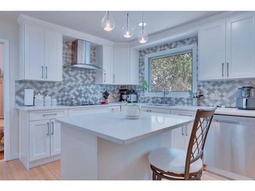 42 Lake Ere Estates, Chestermere, AB - Indoor Photo Showing Kitchen