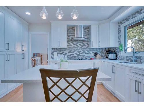 42 Lake Ere Estates, Chestermere, AB - Indoor Photo Showing Kitchen