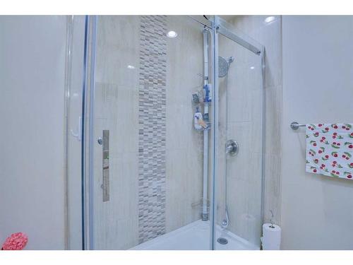 42 Lake Ere Estates, Chestermere, AB - Indoor Photo Showing Bathroom