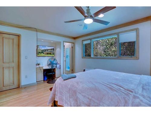 42 Lake Ere Estates, Chestermere, AB - Indoor Photo Showing Bedroom