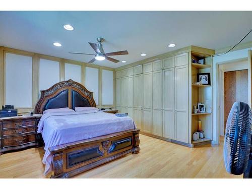 42 Lake Ere Estates, Chestermere, AB - Indoor Photo Showing Bedroom