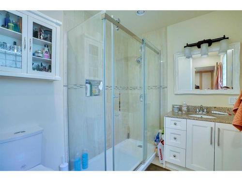 42 Lake Ere Estates, Chestermere, AB - Indoor Photo Showing Bathroom