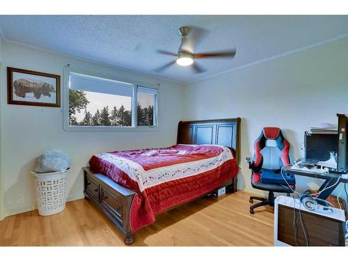 42 Lake Ere Estates, Chestermere, AB - Indoor Photo Showing Bedroom