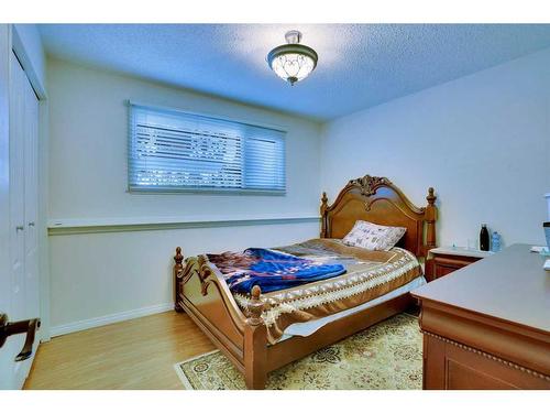 42 Lake Ere Estates, Chestermere, AB - Indoor Photo Showing Bedroom