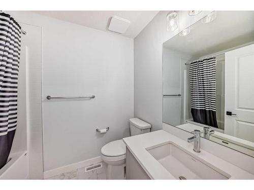 22 Amblehurst Way Nw, Calgary, AB - Indoor Photo Showing Bathroom