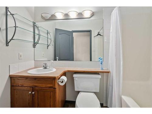 27 Ratcliffe Street, Red Deer, AB - Indoor Photo Showing Bathroom