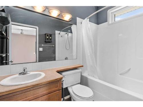 27 Ratcliffe Street, Red Deer, AB - Indoor Photo Showing Bathroom