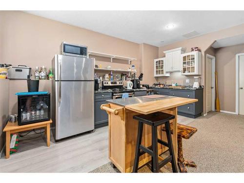 27 Ratcliffe Street, Red Deer, AB - Indoor Photo Showing Kitchen