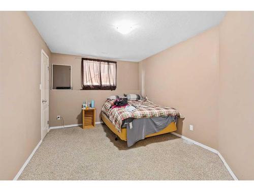 27 Ratcliffe Street, Red Deer, AB - Indoor Photo Showing Bedroom