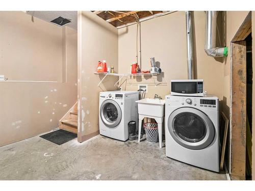 27 Ratcliffe Street, Red Deer, AB - Indoor Photo Showing Laundry Room