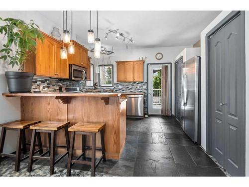 27 Ratcliffe Street, Red Deer, AB - Indoor Photo Showing Kitchen