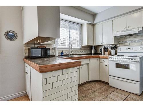 25 Rossmount Road Sw, Calgary, AB - Indoor Photo Showing Kitchen With Double Sink