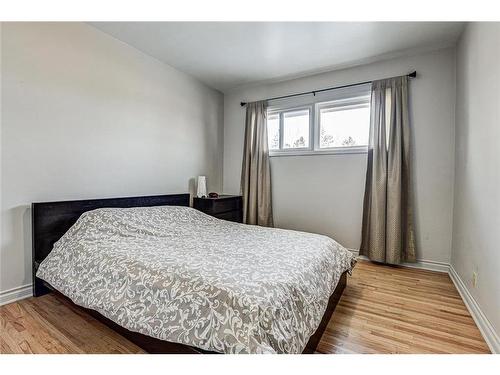 25 Rossmount Road Sw, Calgary, AB - Indoor Photo Showing Bedroom