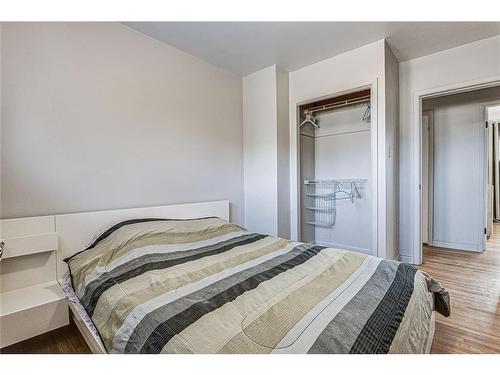 25 Rossmount Road Sw, Calgary, AB - Indoor Photo Showing Bedroom