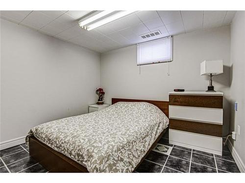 25 Rossmount Road Sw, Calgary, AB - Indoor Photo Showing Bedroom