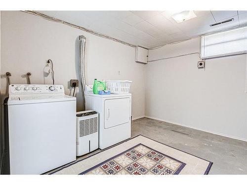 25 Rossmount Road Sw, Calgary, AB - Indoor Photo Showing Laundry Room