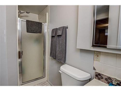 25 Rossmount Road Sw, Calgary, AB - Indoor Photo Showing Bathroom