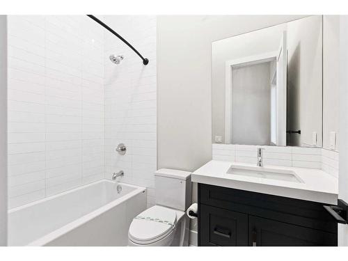 25 Stillwater Bay, Heritage Pointe, AB - Indoor Photo Showing Bathroom