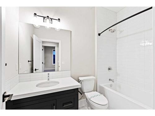 25 Stillwater Bay, Heritage Pointe, AB - Indoor Photo Showing Bathroom