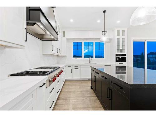 25 Stillwater Bay, Heritage Pointe, AB - Indoor Photo Showing Kitchen With Upgraded Kitchen