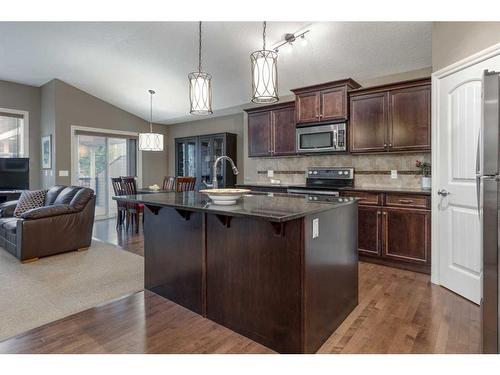 1026 Williamstown Boulevard Nw, Airdrie, AB - Indoor Photo Showing Kitchen