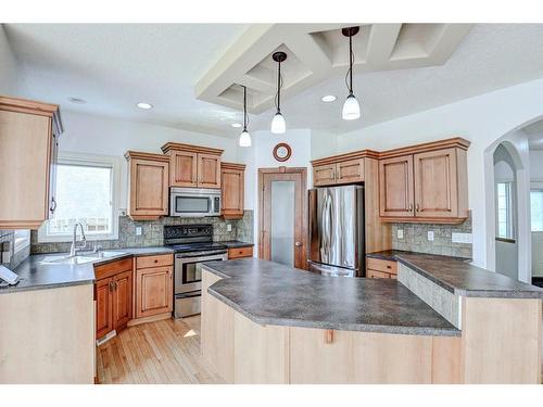 133 Evergreen Plaza Sw, Calgary, AB - Indoor Photo Showing Kitchen With Stainless Steel Kitchen