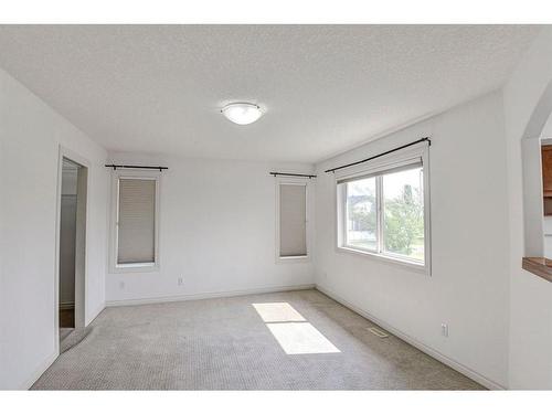 133 Evergreen Plaza Sw, Calgary, AB - Indoor Photo Showing Other Room