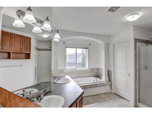 133 Evergreen Plaza Sw, Calgary, AB - Indoor Photo Showing Bathroom