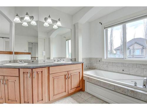 133 Evergreen Plaza Sw, Calgary, AB - Indoor Photo Showing Bathroom