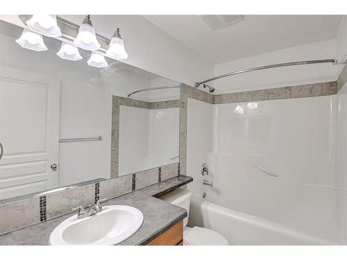 133 Evergreen Plaza Sw, Calgary, AB - Indoor Photo Showing Bathroom