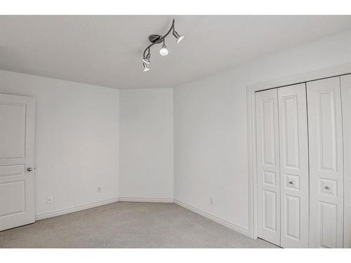 133 Evergreen Plaza Sw, Calgary, AB - Indoor Photo Showing Other Room