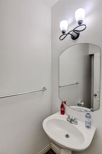 133 Evergreen Plaza Sw, Calgary, AB - Indoor Photo Showing Bathroom