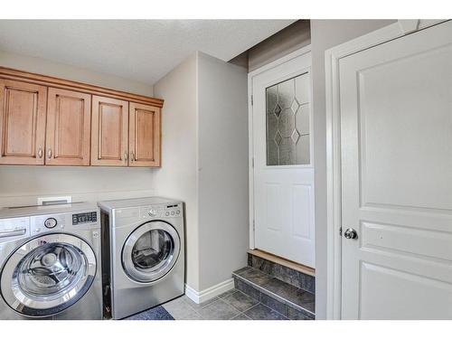 133 Evergreen Plaza Sw, Calgary, AB - Indoor Photo Showing Laundry Room