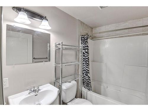 133 Evergreen Plaza Sw, Calgary, AB - Indoor Photo Showing Bathroom