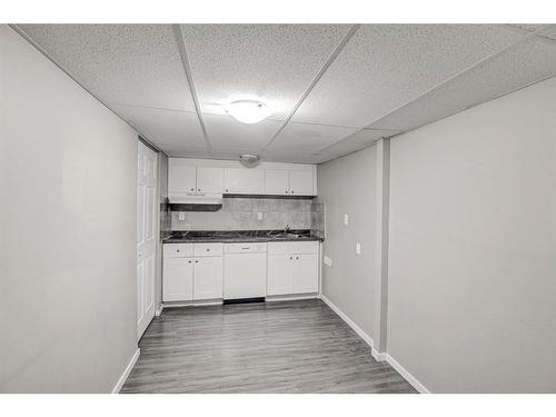 133 Evergreen Plaza Sw, Calgary, AB - Indoor Photo Showing Kitchen