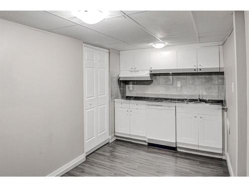 133 Evergreen Plaza Sw, Calgary, AB - Indoor Photo Showing Kitchen