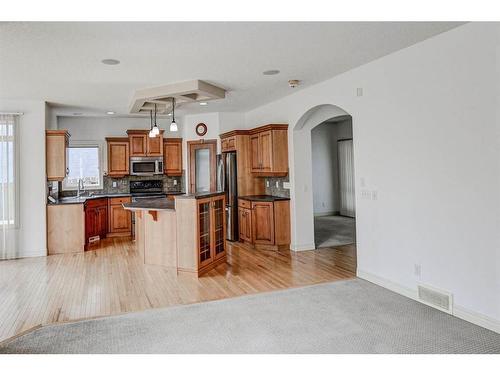 133 Evergreen Plaza Sw, Calgary, AB - Indoor Photo Showing Kitchen