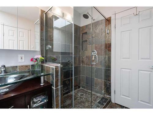 8247 4A Street Sw, Calgary, AB - Indoor Photo Showing Bathroom