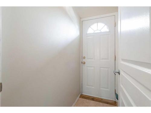 8247 4A Street Sw, Calgary, AB - Indoor Photo Showing Other Room