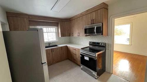 1402 4 Street Nw, Calgary, AB - Indoor Photo Showing Kitchen