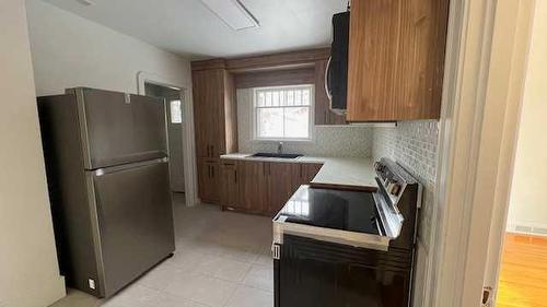 1402 4 Street Nw, Calgary, AB - Indoor Photo Showing Kitchen