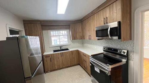 1402 4 Street Nw, Calgary, AB - Indoor Photo Showing Kitchen