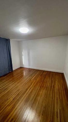 1402 4 Street Nw, Calgary, AB - Indoor Photo Showing Other Room