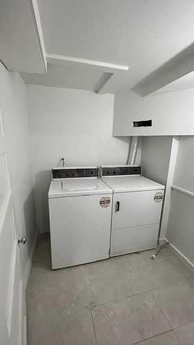 1402 4 Street Nw, Calgary, AB - Indoor Photo Showing Laundry Room