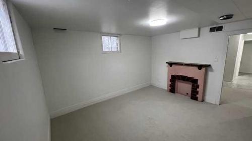 1402 4 Street Nw, Calgary, AB - Indoor