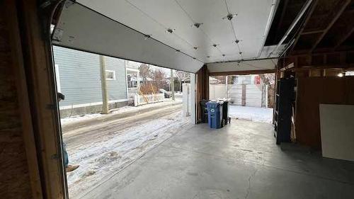 1402 4 Street Nw, Calgary, AB - Indoor