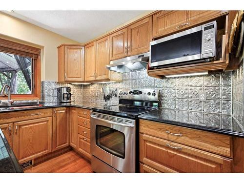 75 Schubert Hill Nw, Calgary, AB - Indoor Photo Showing Kitchen